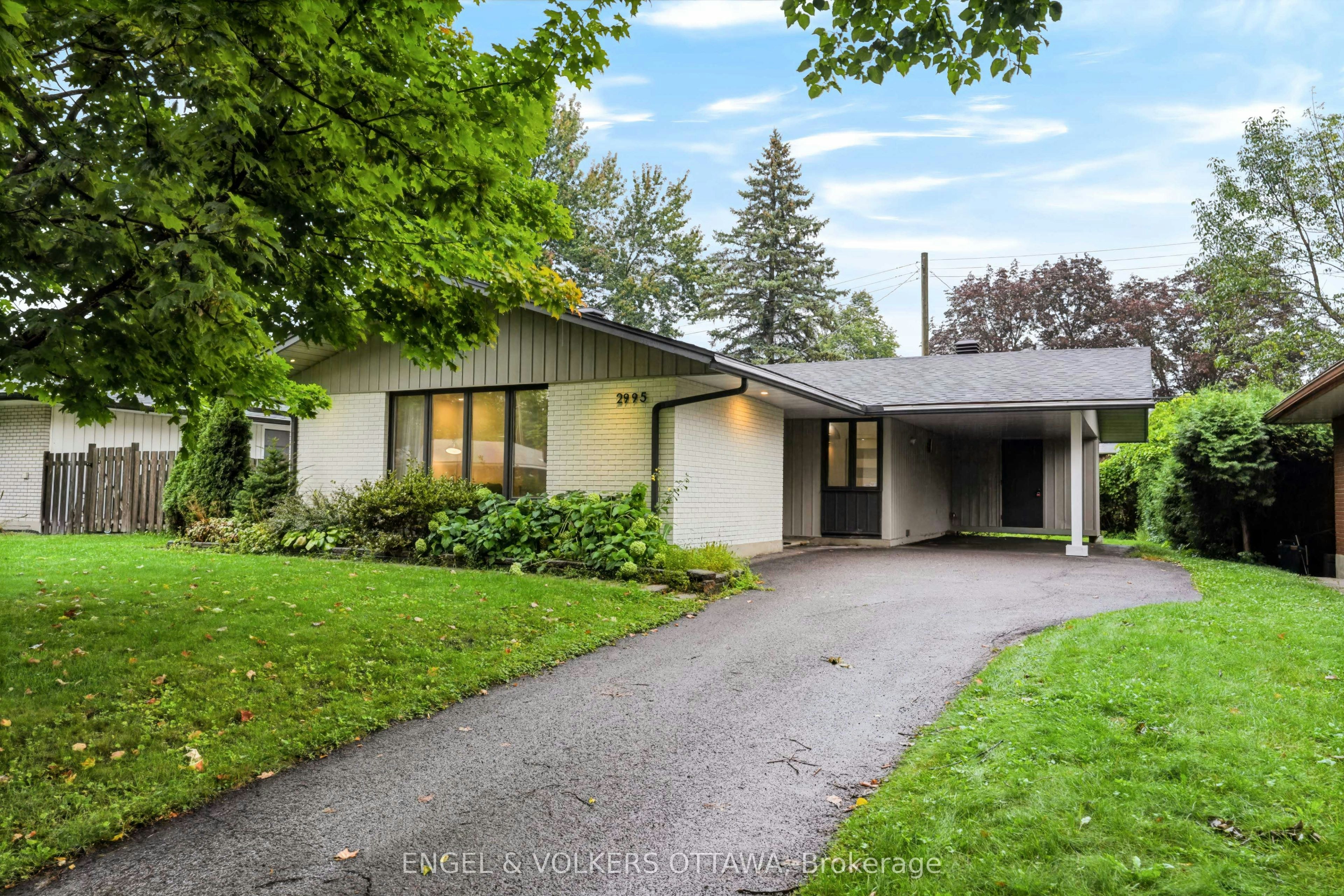 2995 Cowan Crescent, Ottawa, ON, K1V 8K9