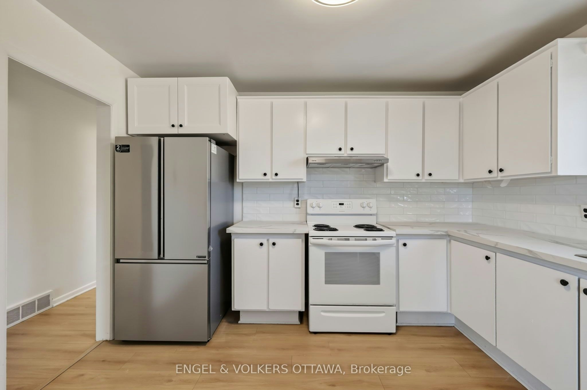 B-1132 Clyde Avenue, Ottawa, ON, K2C 1Y2