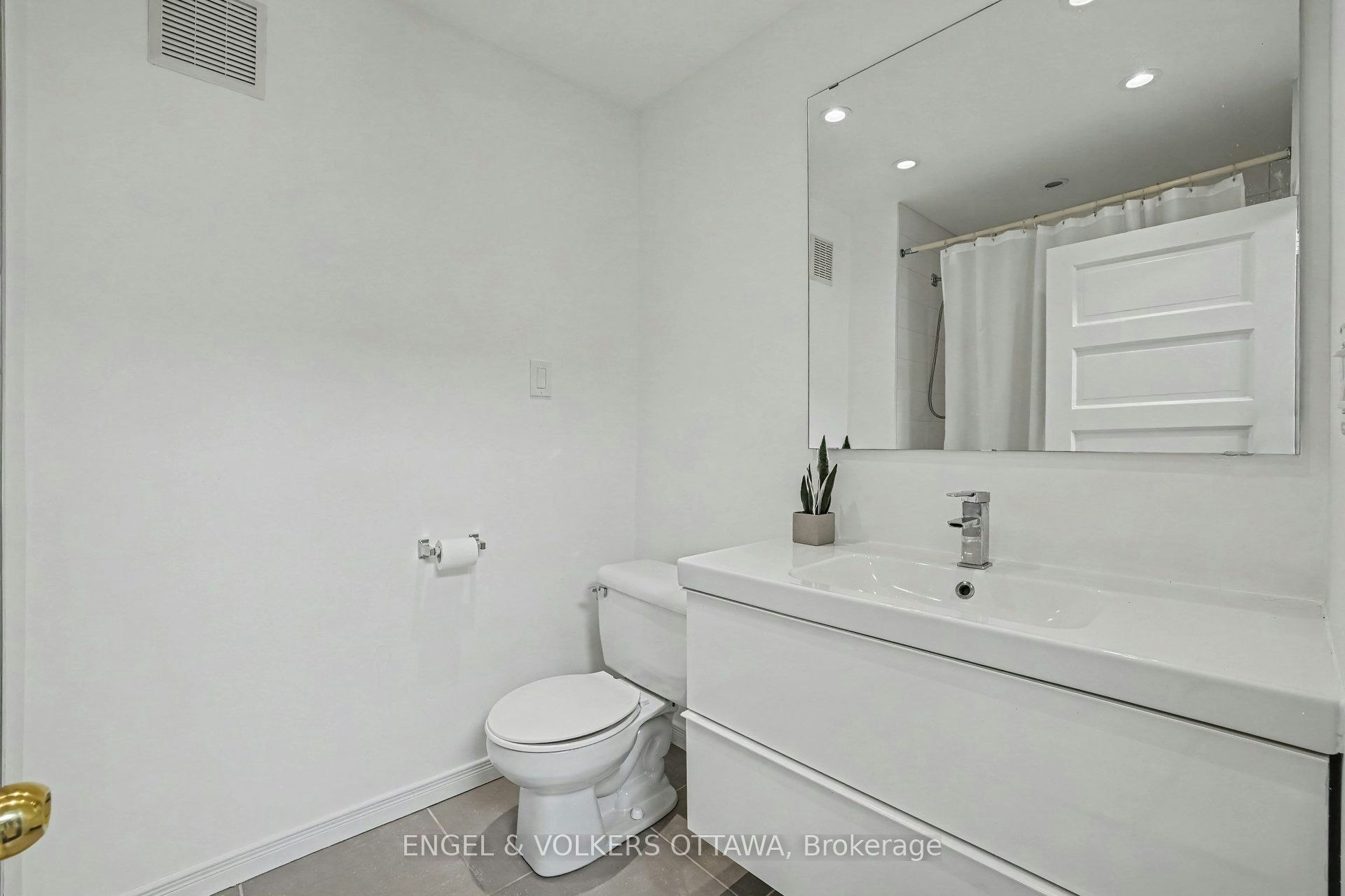 38 Rockcliffe Way, Ottawa, ON, K1M 1B5 - 22