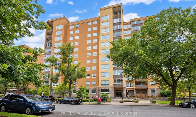 505-373 Laurier Avenue E
