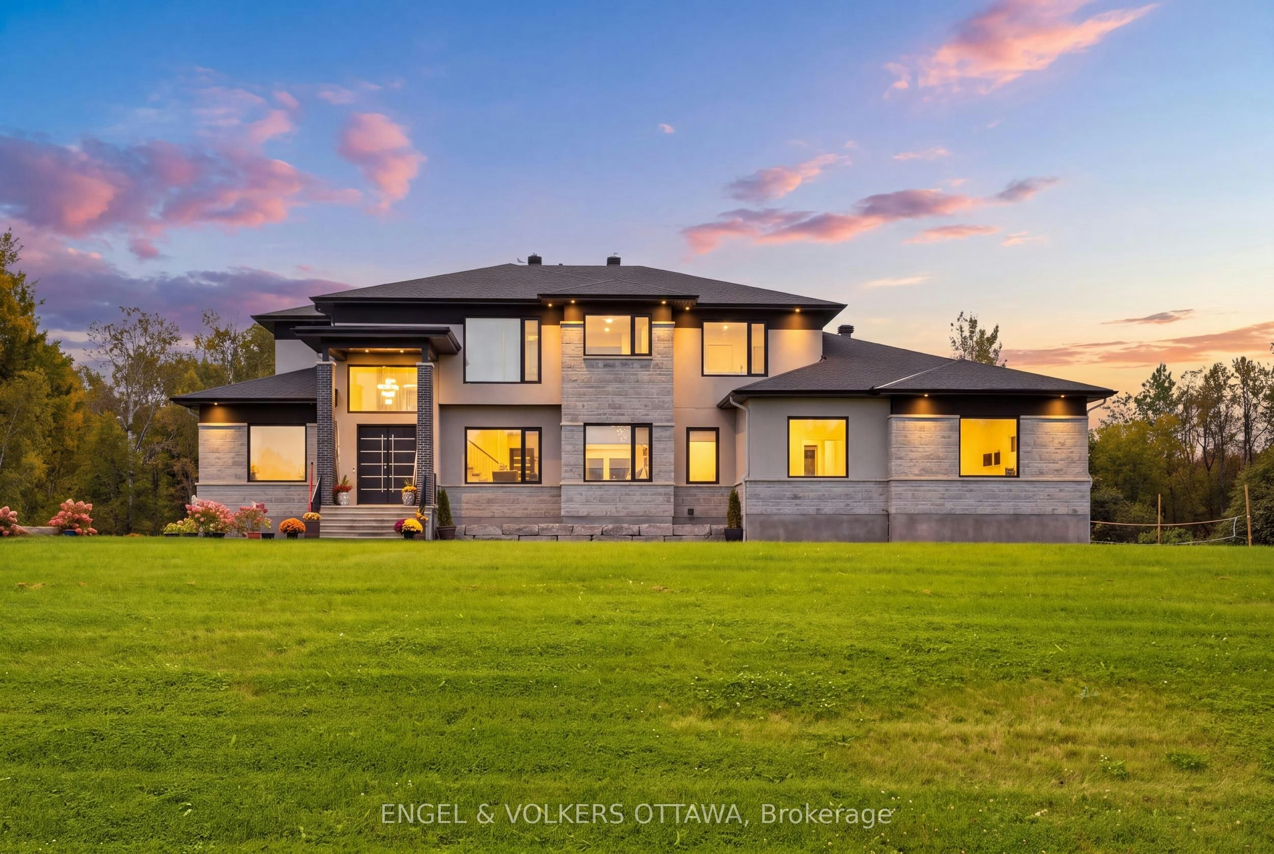 1057 Green Jacket Crescent, Ottawa, ON, K4P 0G6