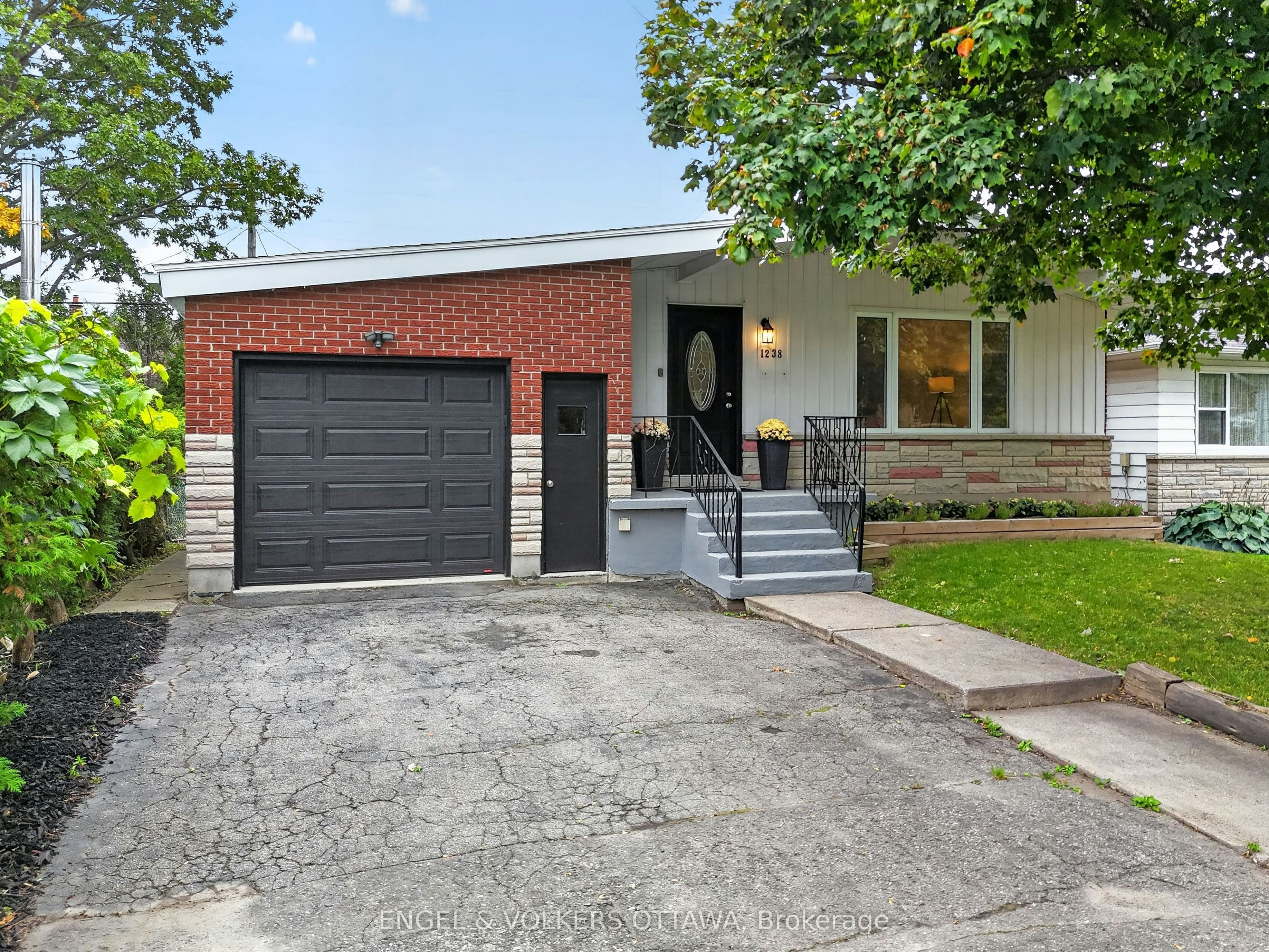 1238 St. Paul Avenue, Ottawa, ON, K1V 6V9