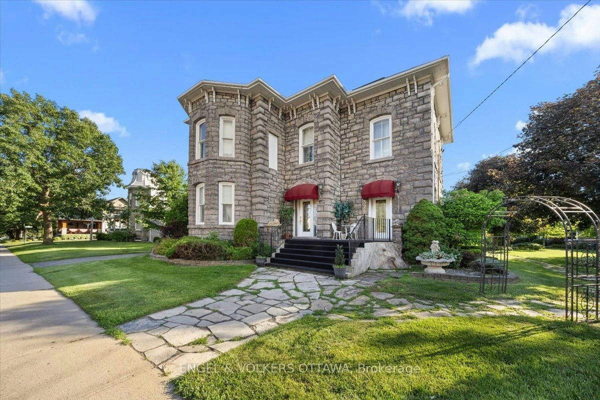 528 St Lawrence Street, Chesterville, ON, K0C 2K0
