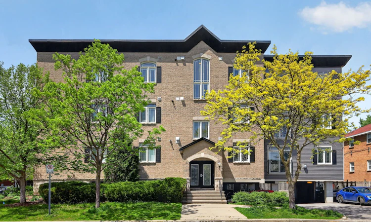 401-711 Churchill Avenue