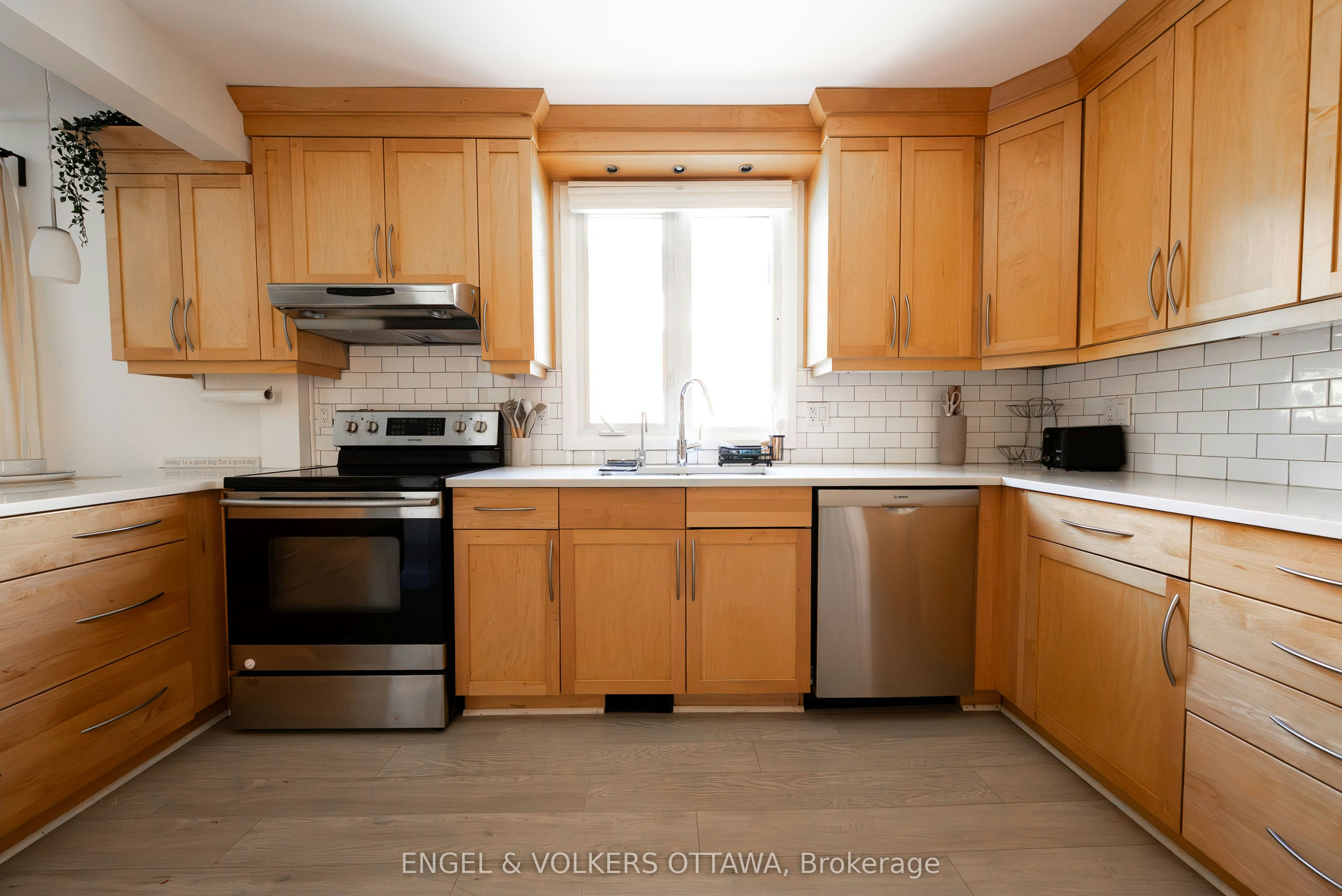 531 Laderoute Avenue, Ottawa, ON, K1Z 5V9 - 7