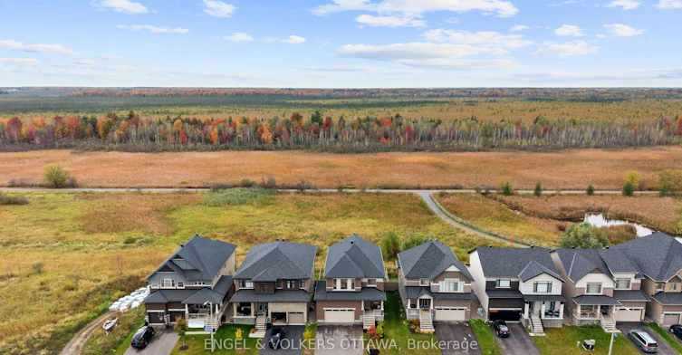 154 Winterhaven Drive, Ottawa, ON, K1W 0P1 - 2