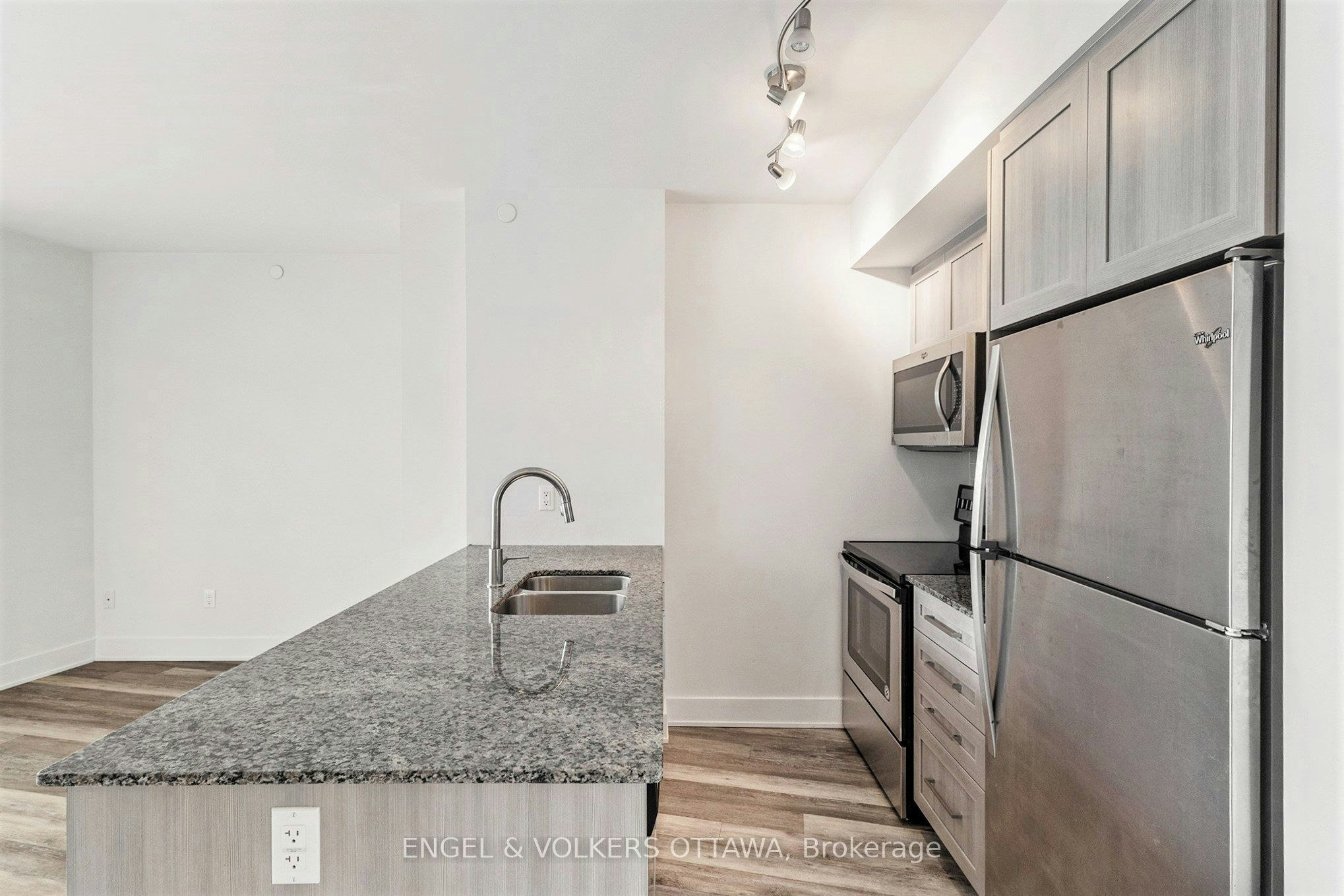 516-411 Mackay Street, Ottawa, ON, K1M 2C5 5