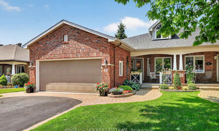 10 Waterthrush Crescent
