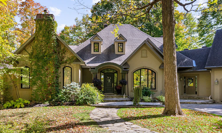 1412 Houston Crescent