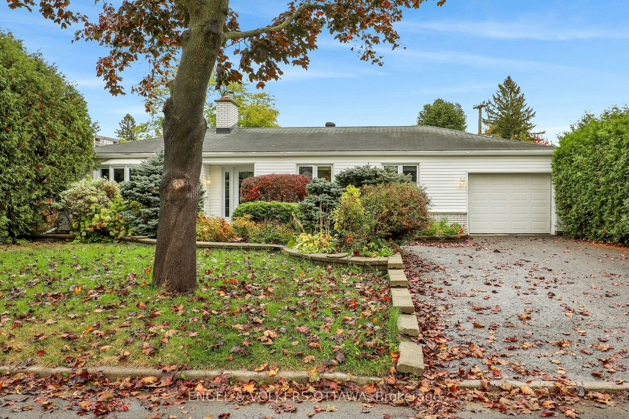 2713 Dupont Street, Ottawa, ON, K1V 8N2