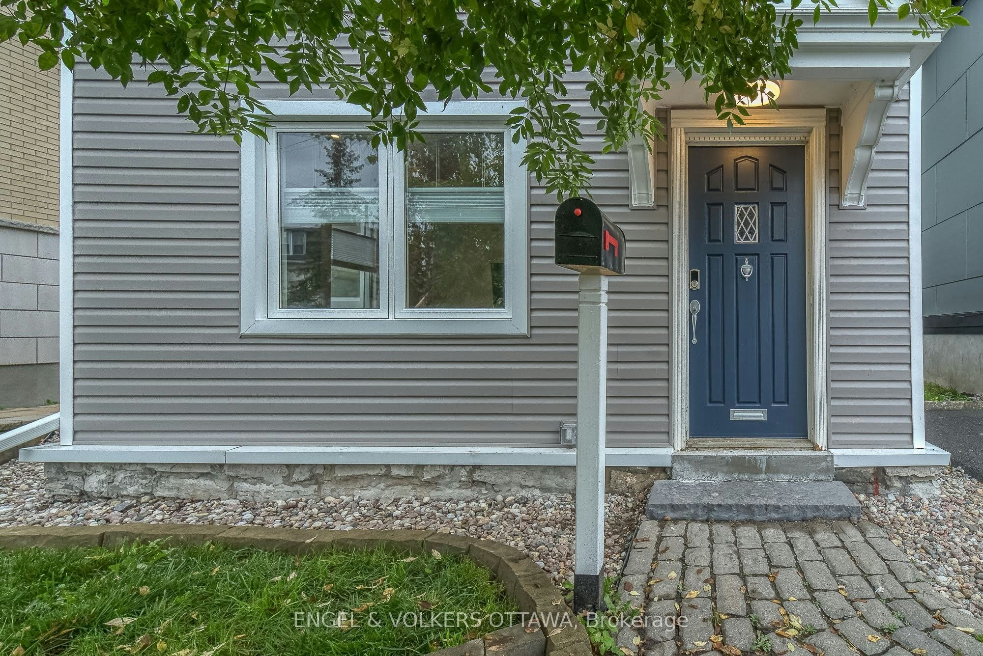 379 Madison Avenue, Ottawa, ON, K2A 0B6