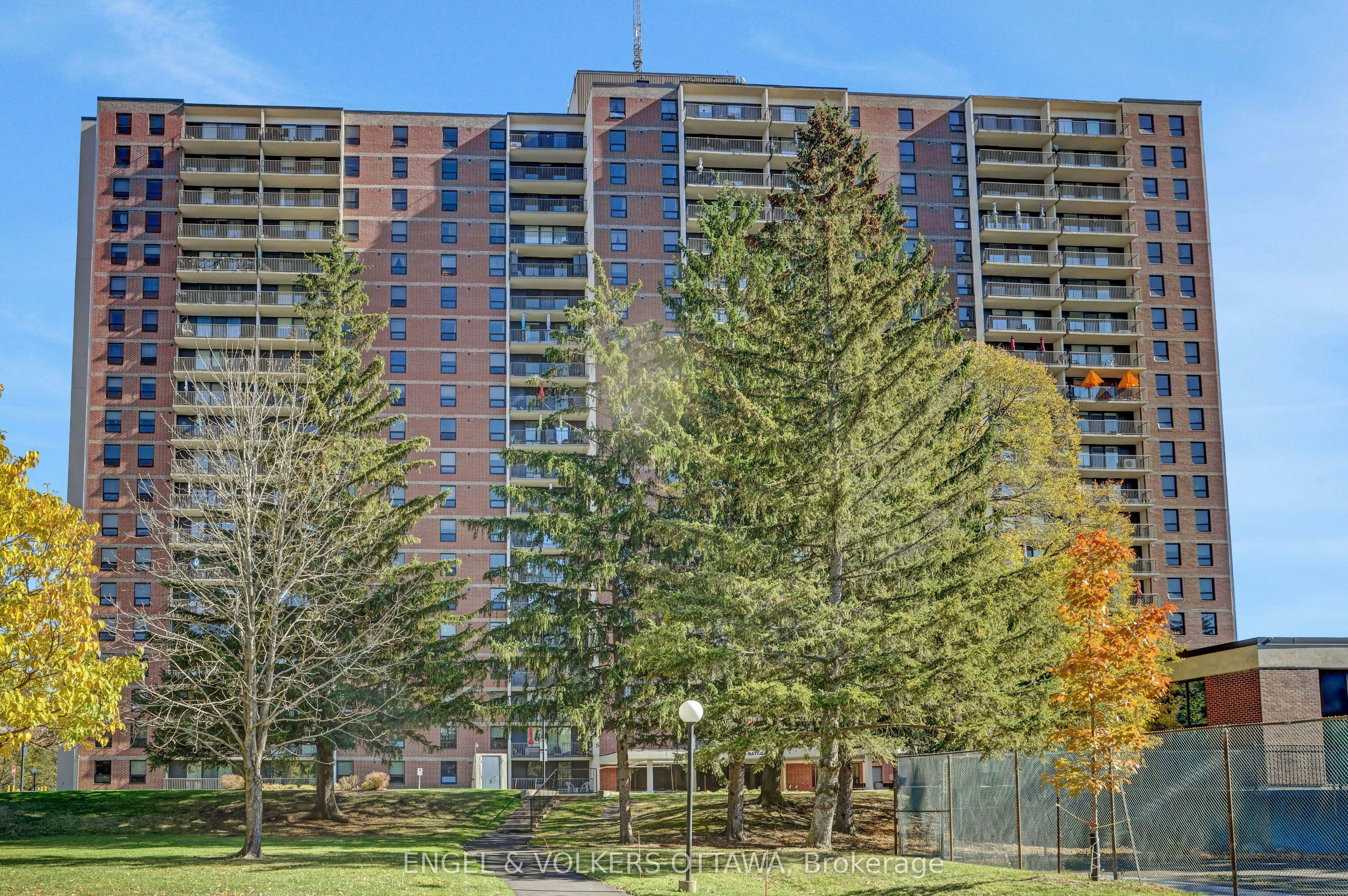2111-665 Bathgate Drive, Ottawa, ON, K1K 3Y4