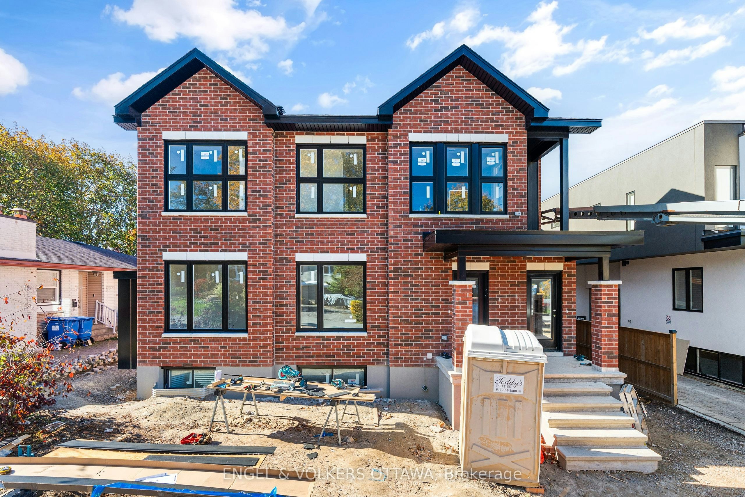 B-422 Hartleigh Avenue, Ottawa, ON, K2B 5J4