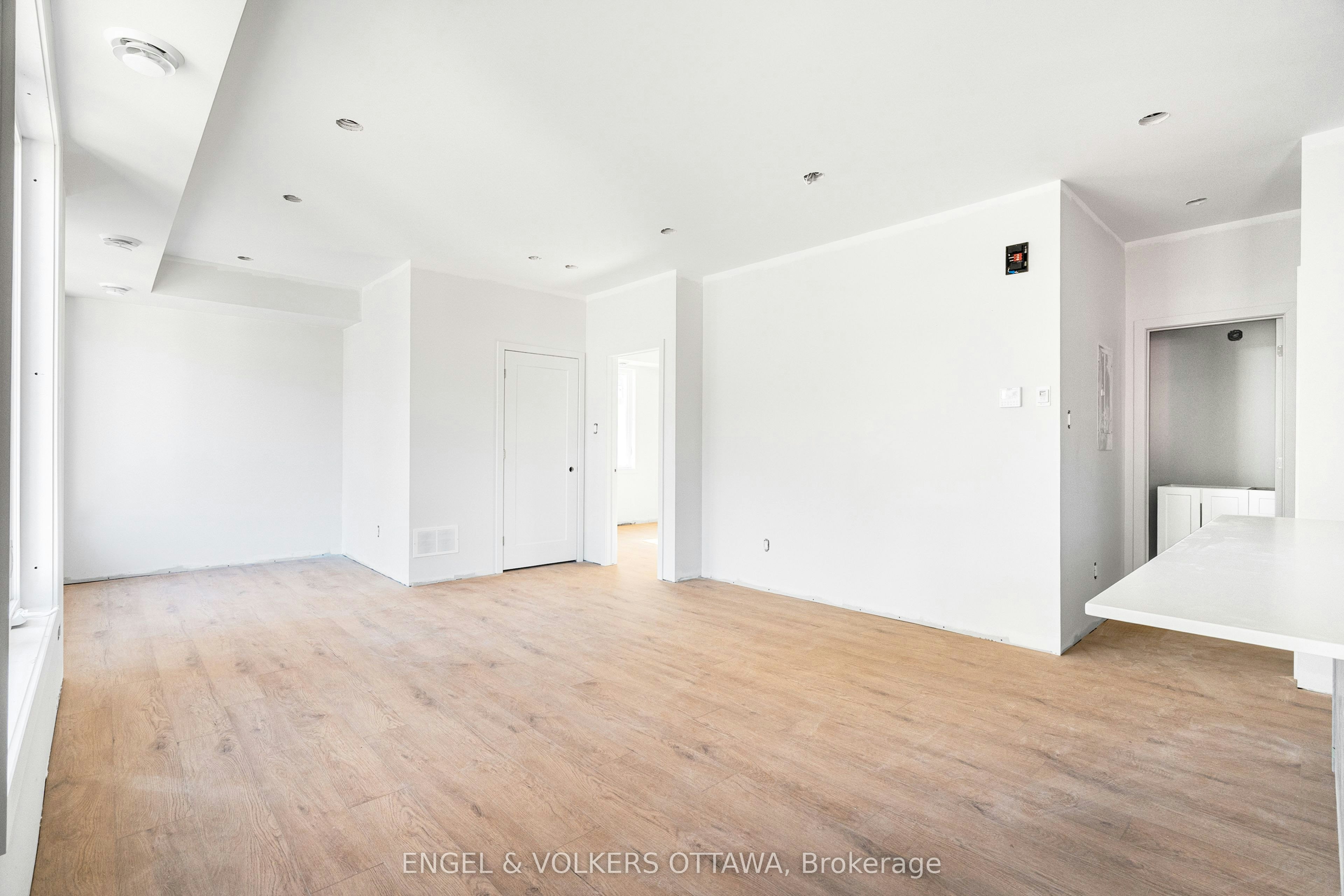 B-422 Hartleigh Avenue, Ottawa, ON, K2B 5J4 - 6