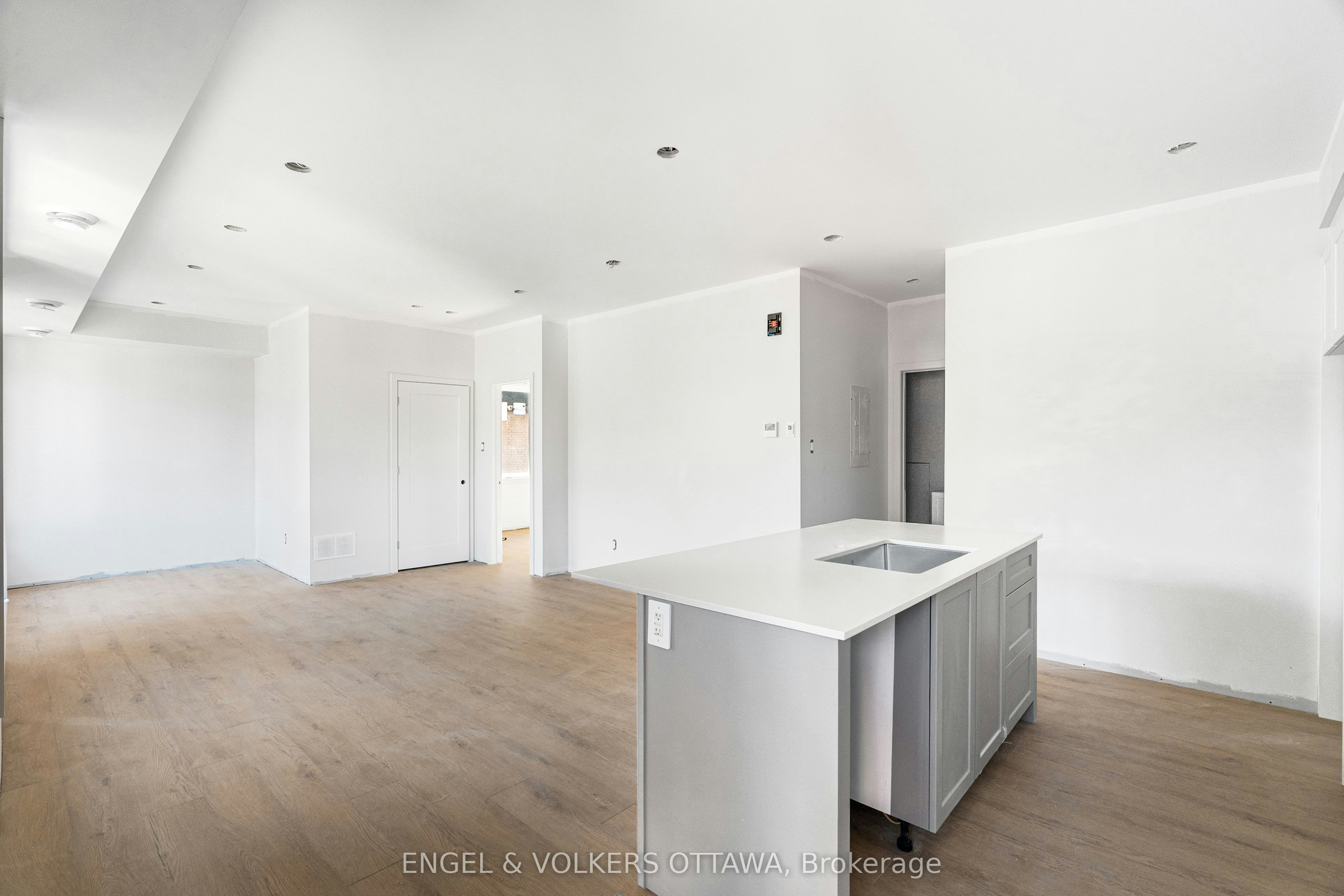 B-422 Hartleigh Avenue, Ottawa, ON, K2B 5J4 - 4