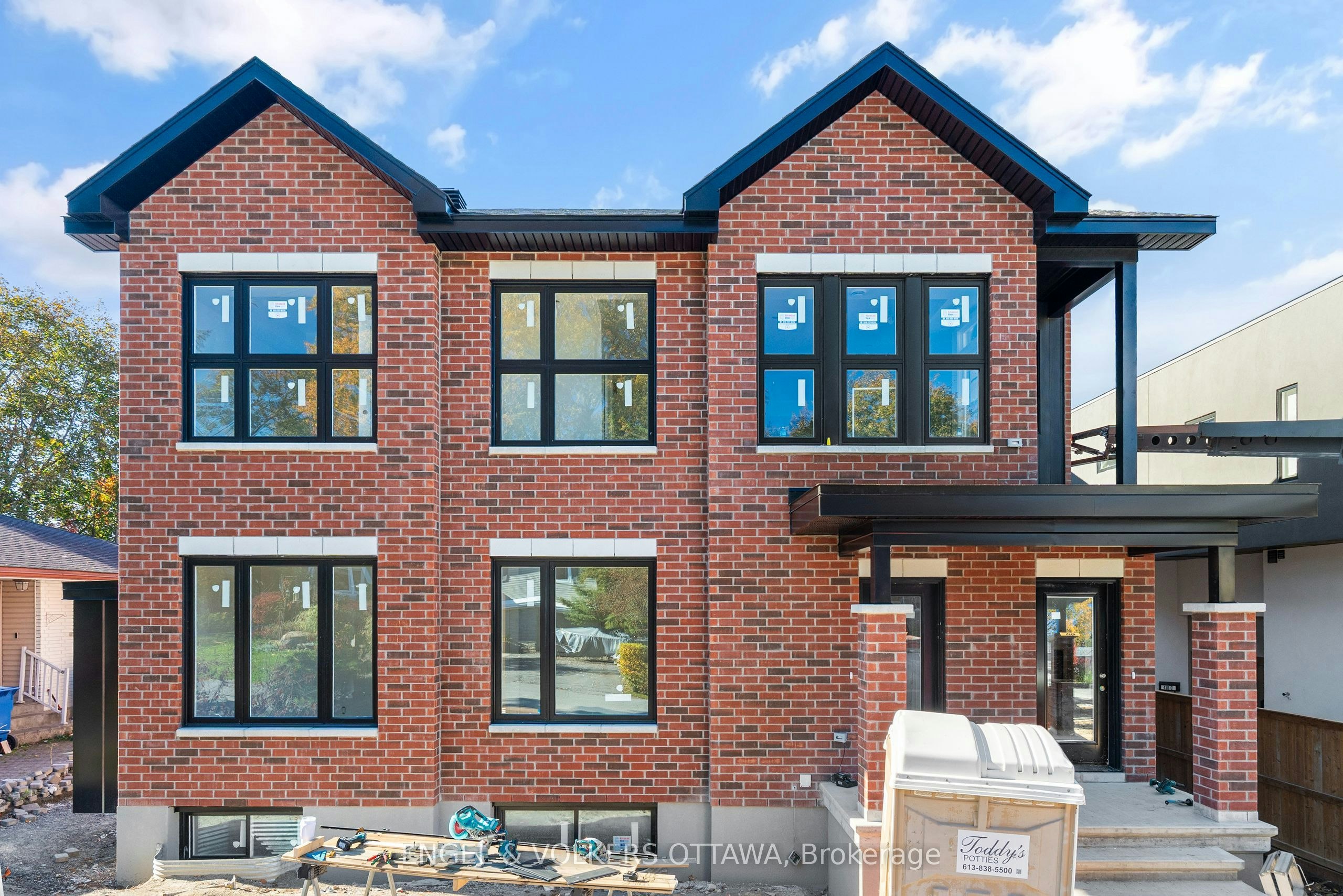 B-422 Hartleigh Avenue, Ottawa, ON, K2B 5J4 - 2