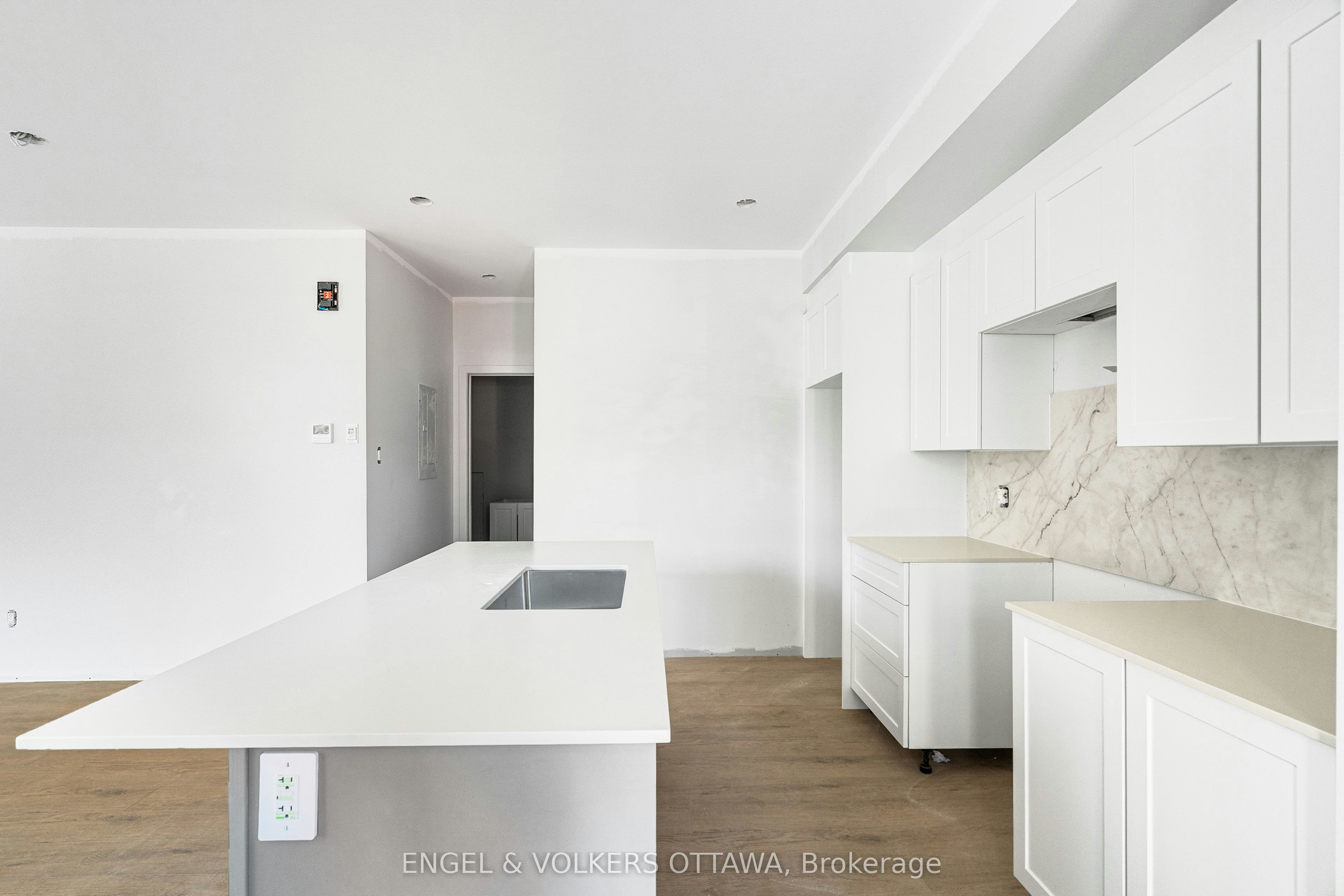 B-422 Hartleigh Avenue, Ottawa, ON, K2B 5J4 - 5
