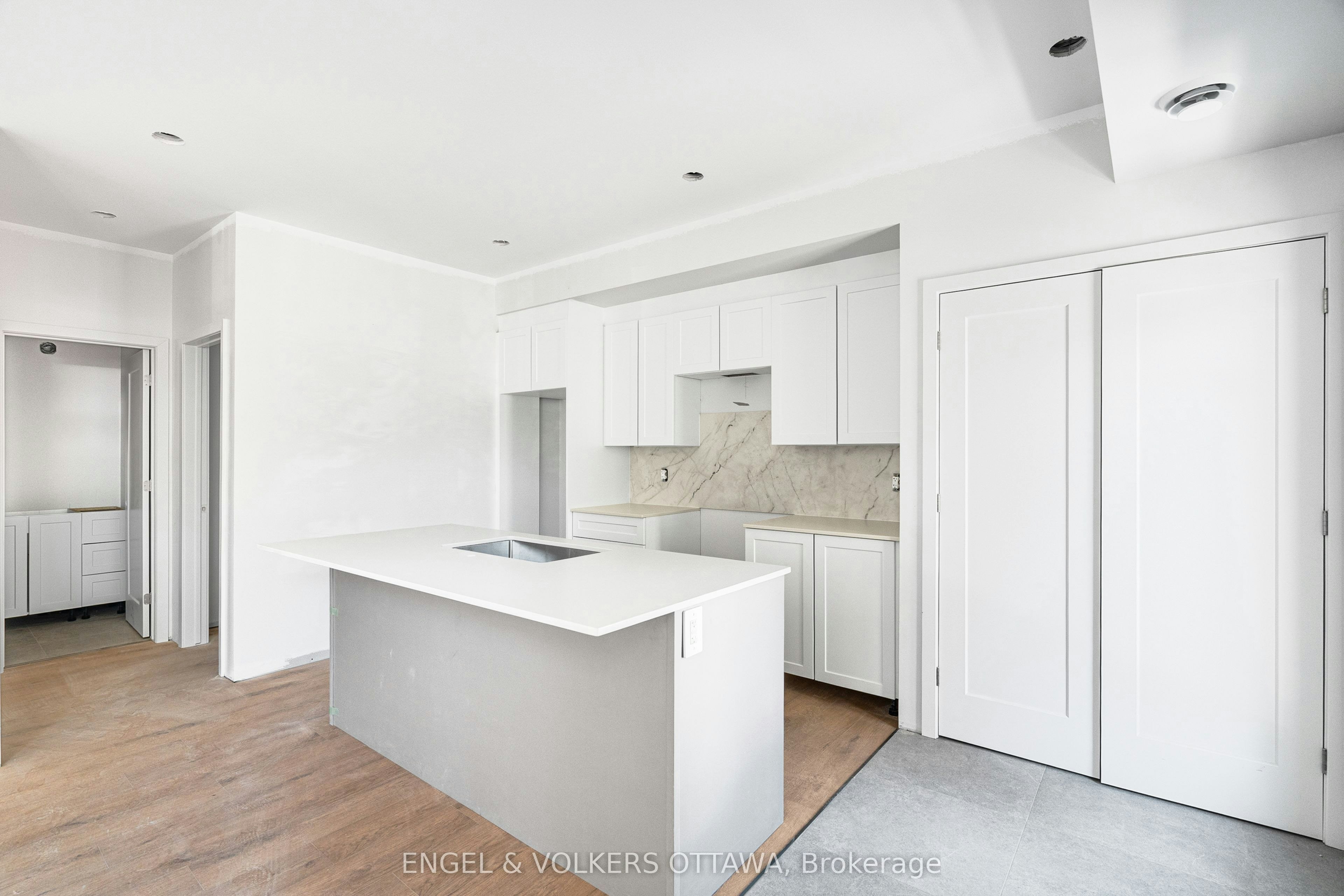 B-422 Hartleigh Avenue, Ottawa, ON, K2B 5J4 - 7