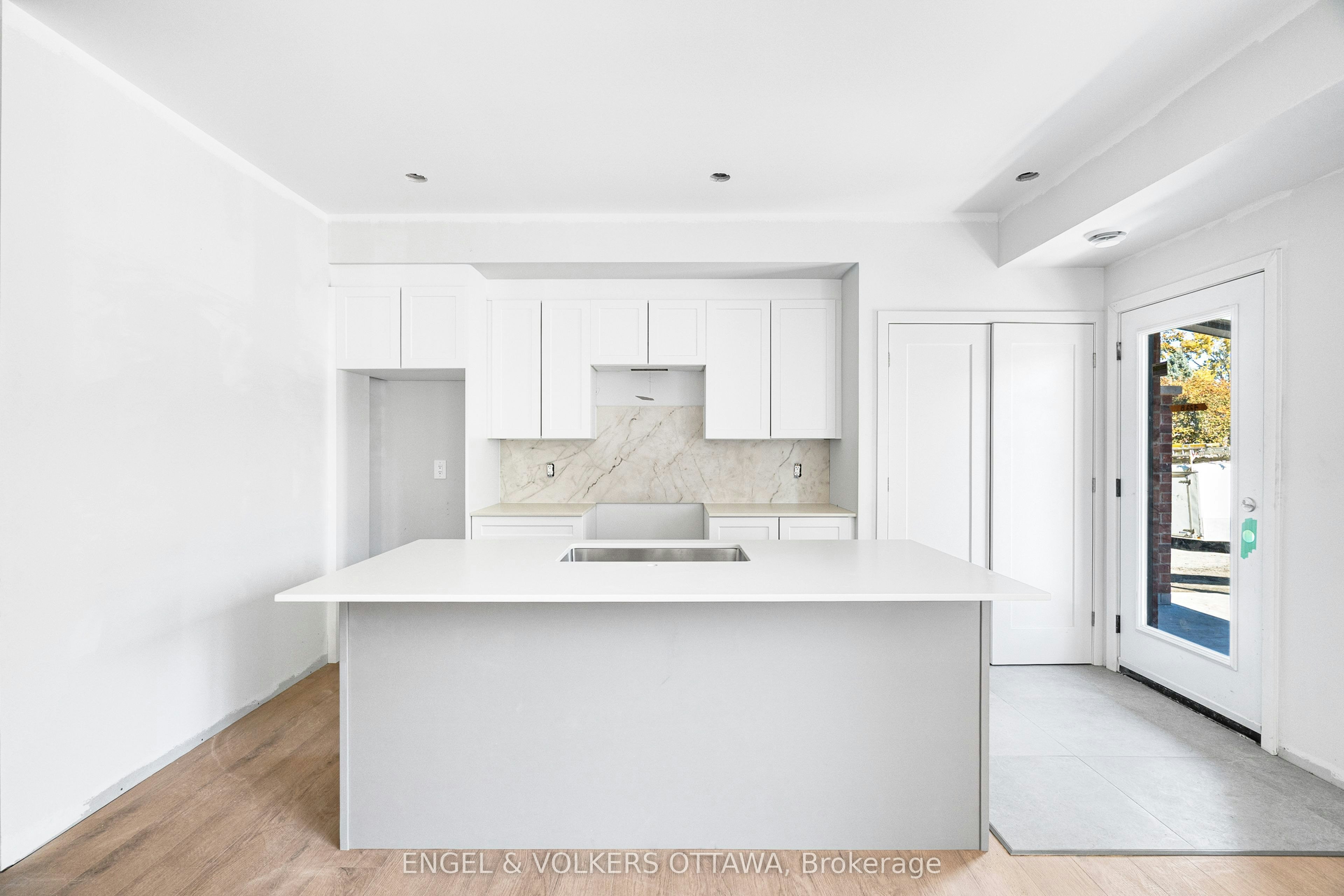 B-422 Hartleigh Avenue, Ottawa, ON, K2B 5J4 - 8
