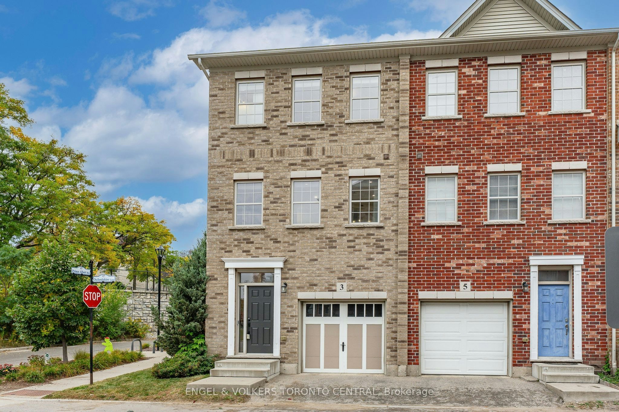 3 Oxfordshire Lane, Kitchener, ON, N2H 0B4