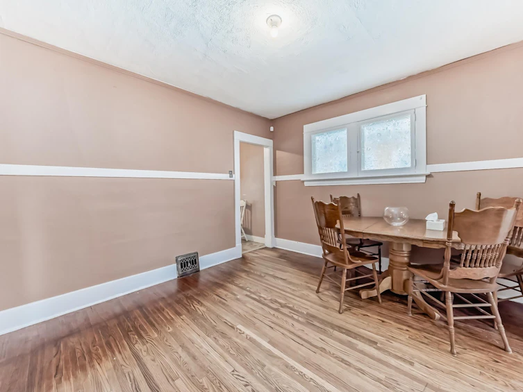 11230 96 Street, Edmonton, AB, T5G 1S9 - 12