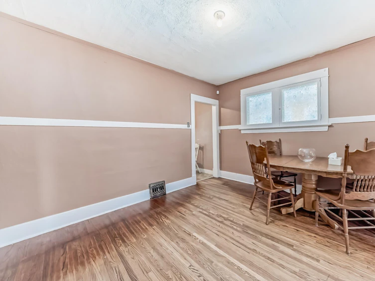11230 96 Street NW, Edmonton, AB, T5G 1S9 - 12