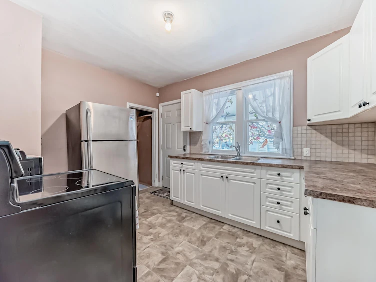 11230 96 Street, Edmonton, AB, T5G 1S9 - 16