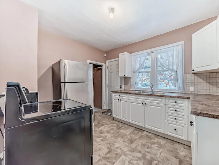 11230 96 Street NW, Edmonton, AB, T5G 1S9 - 16