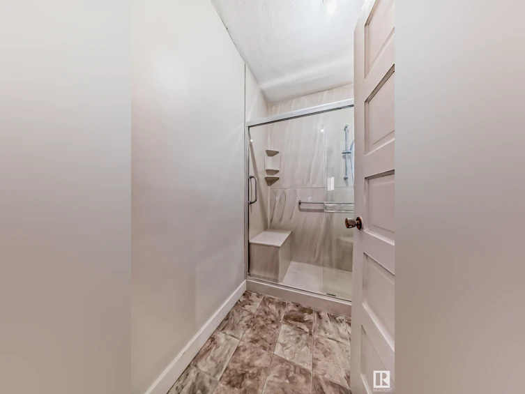11230 96 Street NW, Edmonton, AB, T5G 1S9 - 22