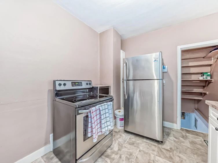 11230 96 Street, Edmonton, AB, T5G 1S9 - 25