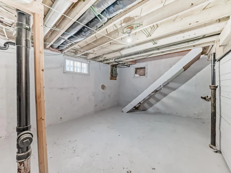 11230 96 Street, Edmonton, AB, T5G 1S9 - 26