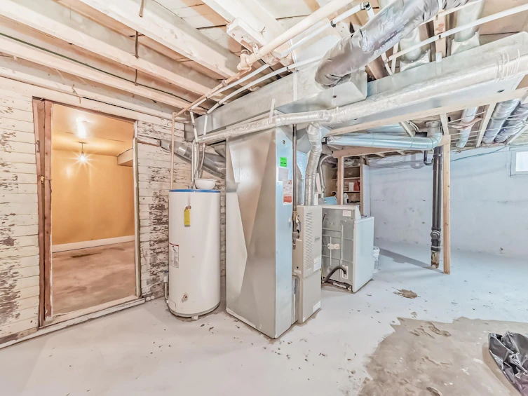 11230 96 Street, Edmonton, AB, T5G 1S9 - 28