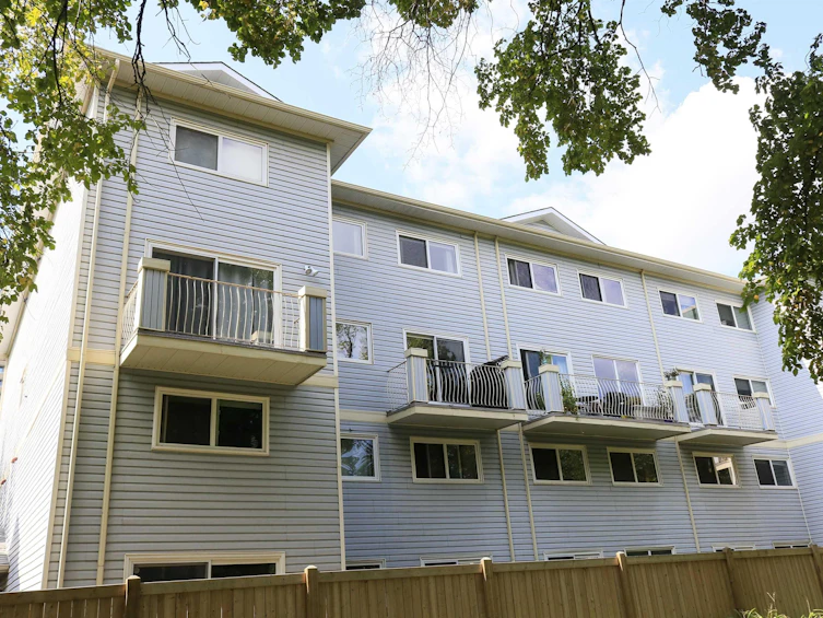 8-10324 119 Street, Edmonton, AB, T5X 1Z6