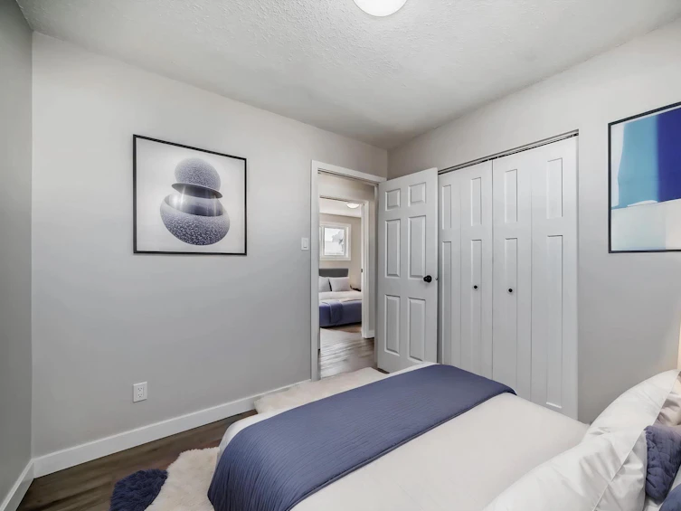 8421 29 Avenue NW, Edmonton, AB, T6K 3M8 - 5