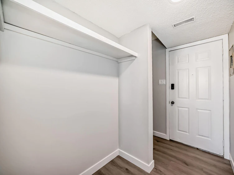 8421 29 Avenue NW, Edmonton, AB, T6K 3M8 - 8