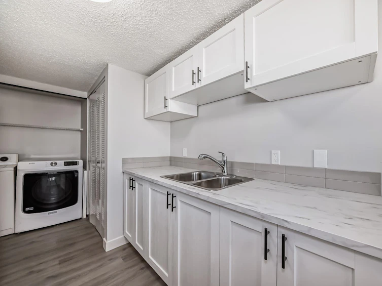 8421 29 Avenue NW, Edmonton, AB, T6K 3M8 - 10
