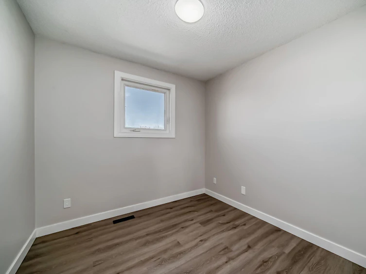 8421 29 Avenue NW, Edmonton, AB, T6K 3M8 - 24