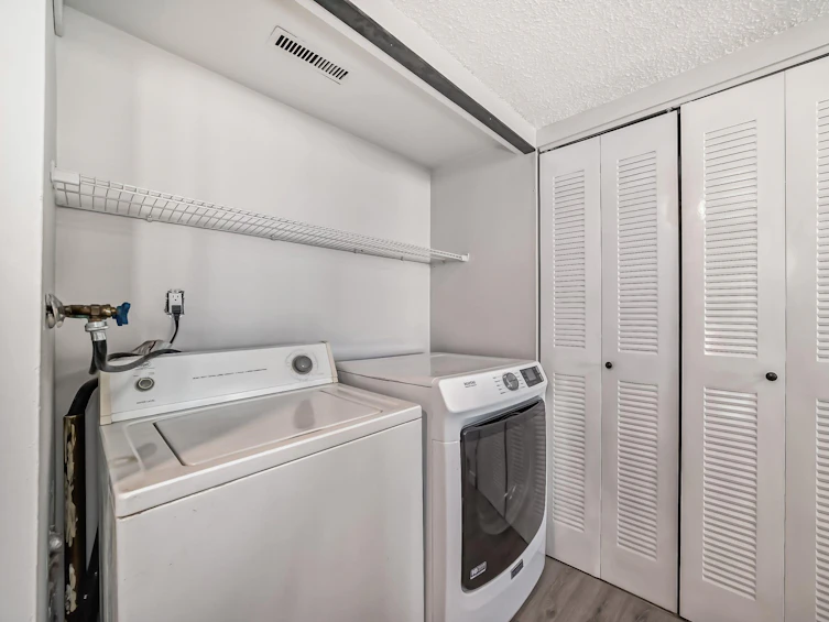 8421 29 Avenue NW, Edmonton, AB, T6K 3M8 - 28