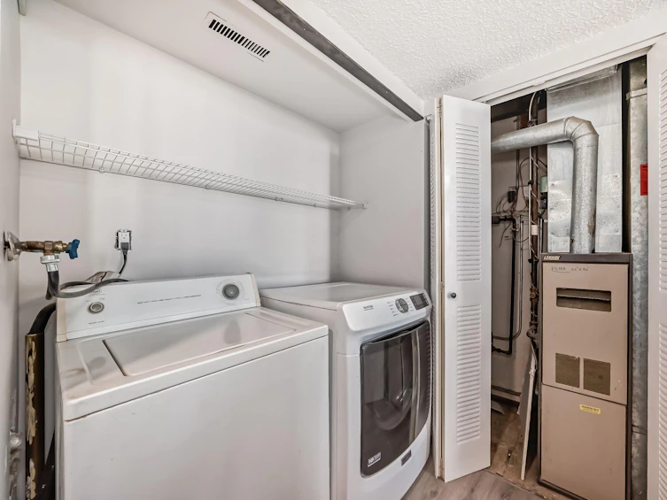 8421 29 Avenue NW, Edmonton, AB, T6K 3M8 - 29