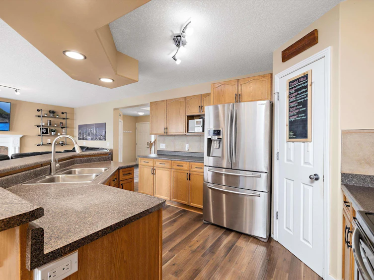 3716 161 Avenue, Edmonton, AB, T5Y 3G2