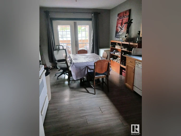 12310 76 Street NW, Edmonton, AB, T5B 2E4 - 2