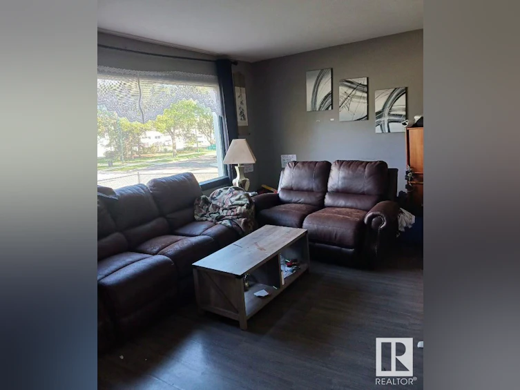 12310 76 Street NW, Edmonton, AB, T5B 2E4 - 3