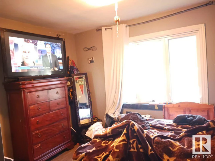12310 76 Street NW, Edmonton, AB, T5B 2E4 - 4