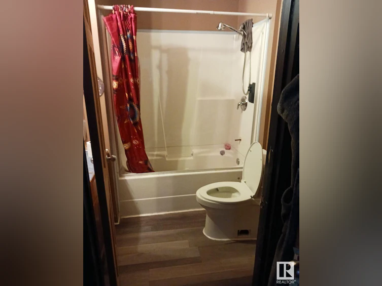 12310 76 Street NW, Edmonton, AB, T5B 2E4 - 5