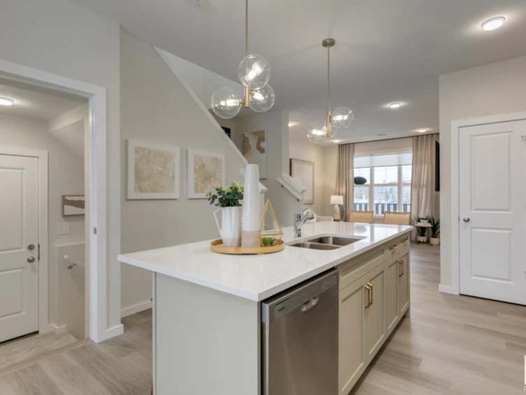 17311 3 Street, Edmonton, AB, T5Y 4G5