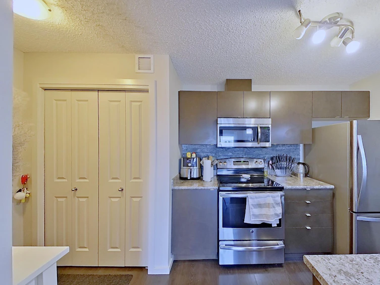 338-348 Windermere Road NW, Edmonton, AB, T6W 2P2 - 12
