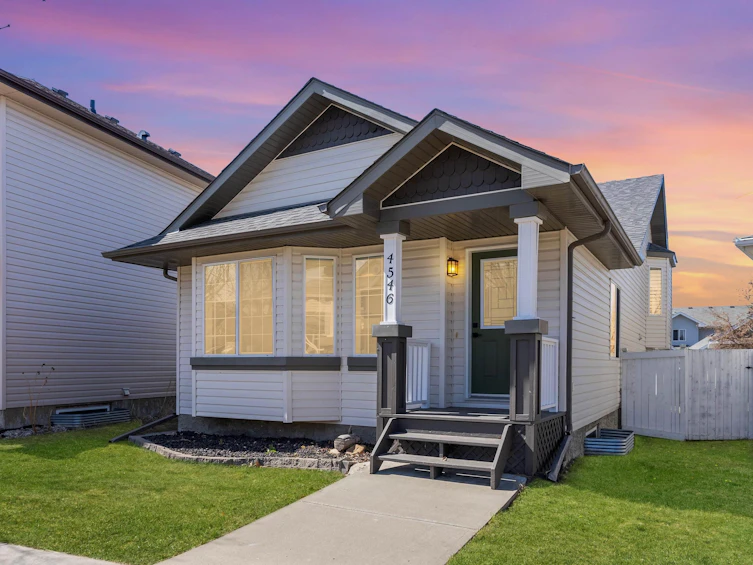 4546 Turner Square, Edmonton, AB, T6R 3E3