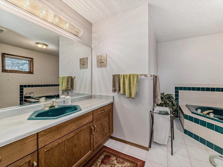 4003 38a Avenue NW, Edmonton, AB, T6L 6R5 - 24