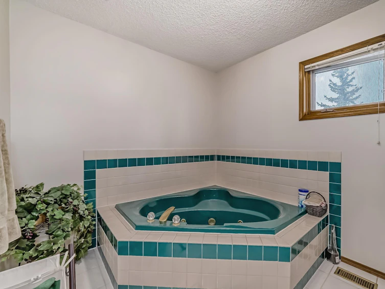 4003 38a Avenue NW, Edmonton, AB, T6L 6R5 - 26