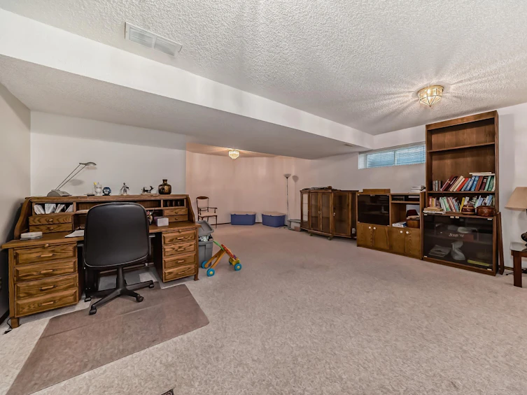 4003 38a Avenue NW, Edmonton, AB, T6L 6R5 - 33